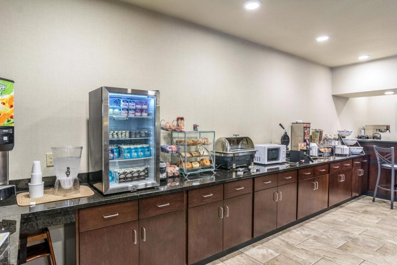 Hotel Cobblestone & -