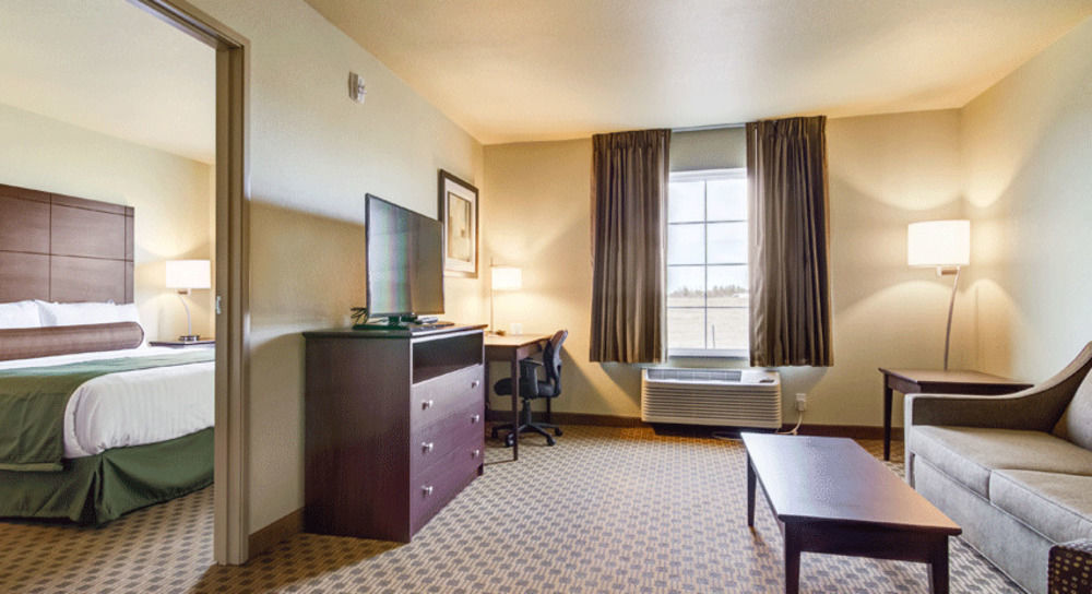 Hotel Cobblestone & -